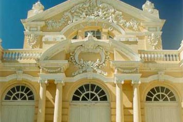 cassino-detalhes-da-fachada-277312DA2-424C-95AA-218A-138687F5B791.jpg